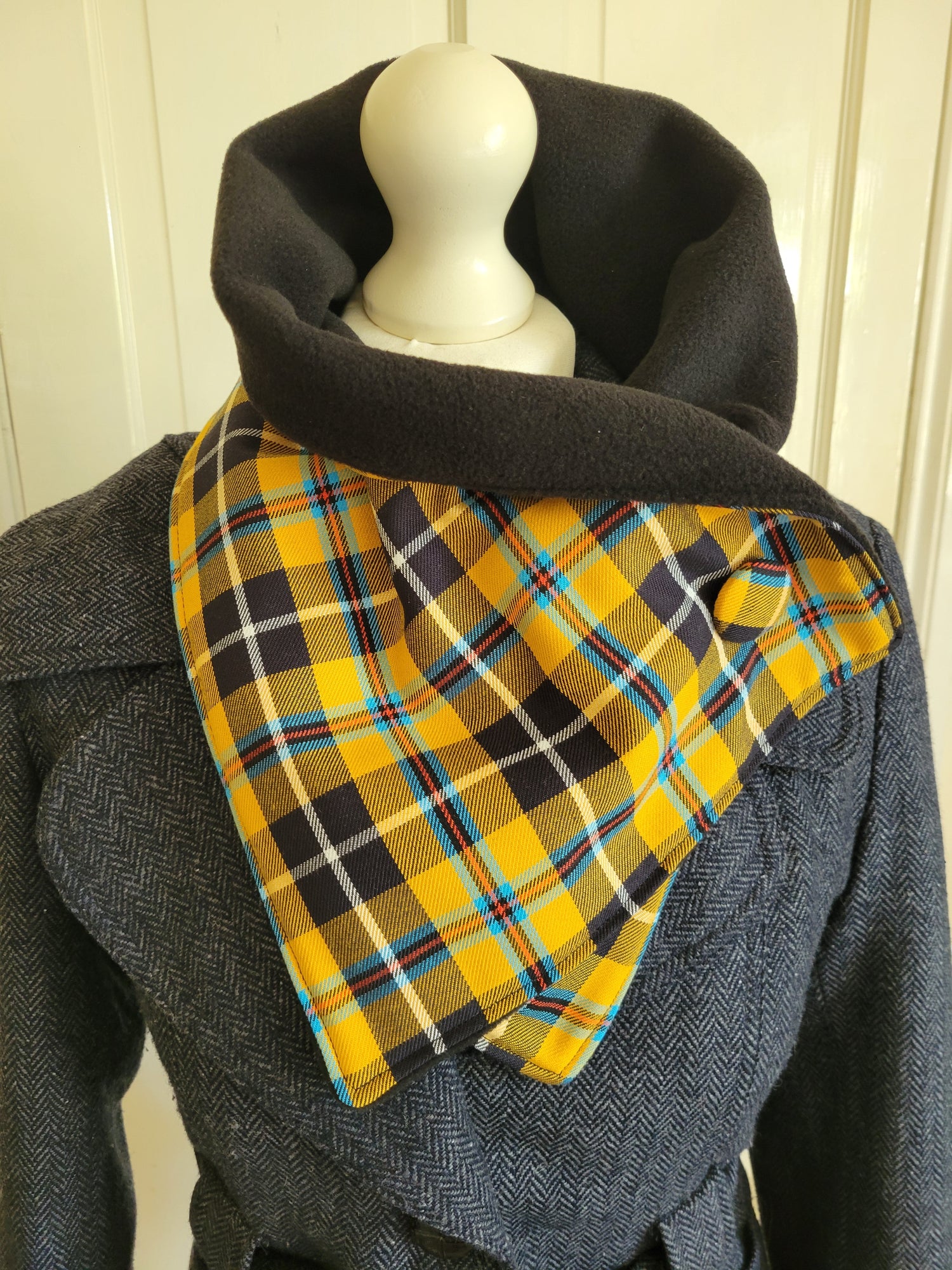 Neck warmers and Scarfs